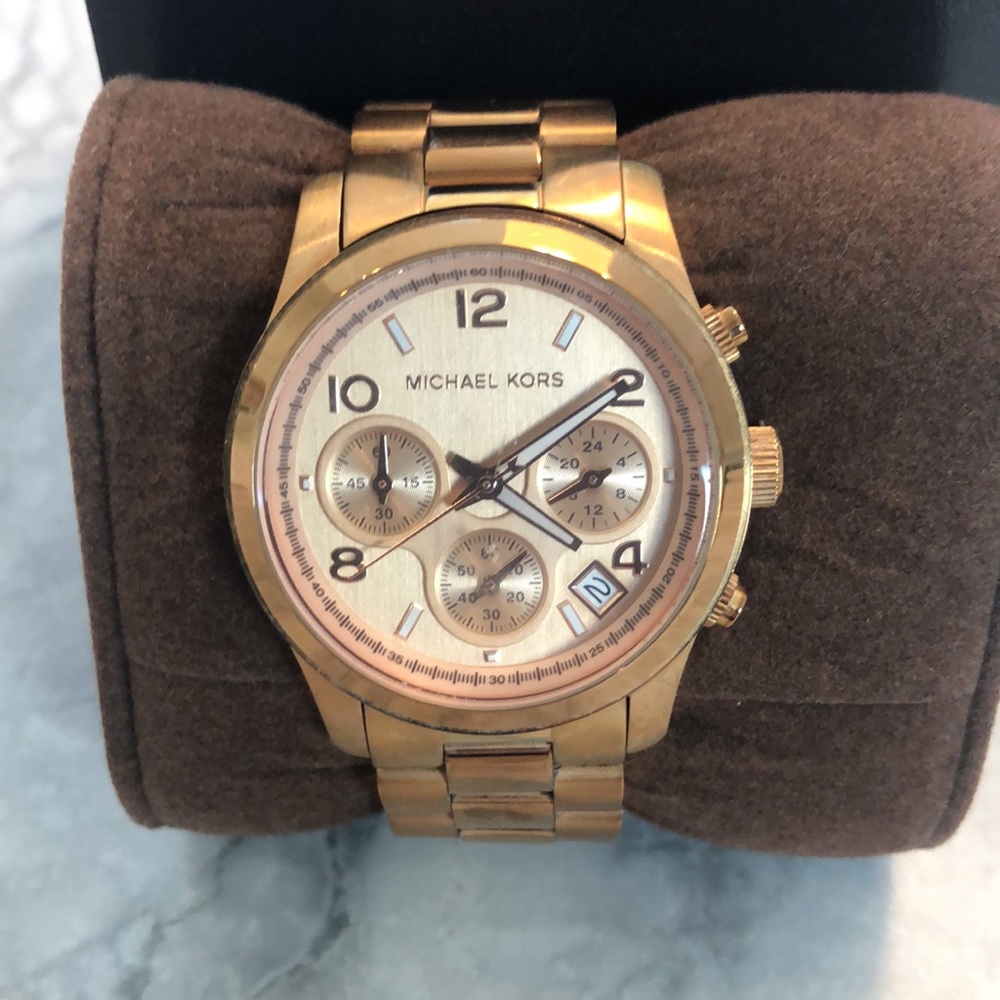 Classic Michael Kors rose gold watch with box and pillow